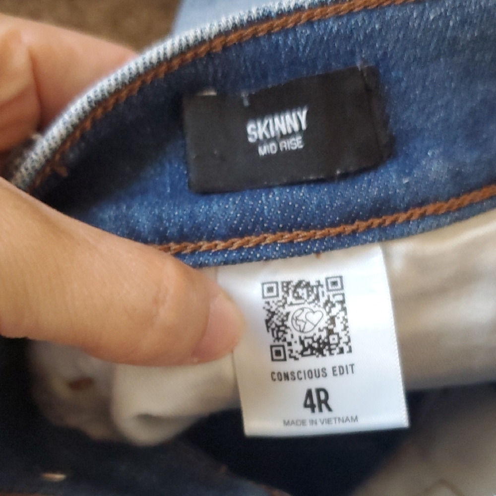 Express Blue Skinny Jeans with Subtle Fading 4R - Picture 7 of 7